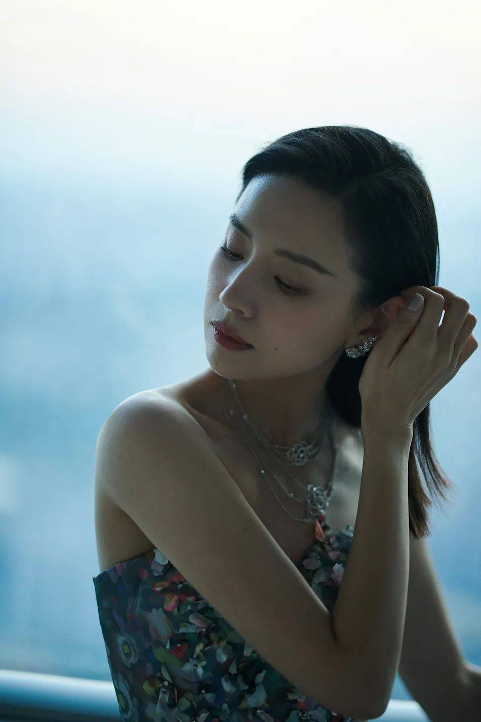 一起来欣赏一下美丽的董洁吧