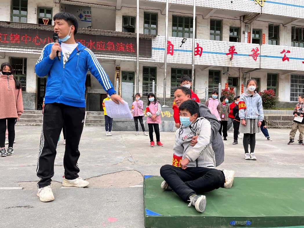 防溺水演练 为生命护航——隆回小沙江镇中心小学防溺水演练