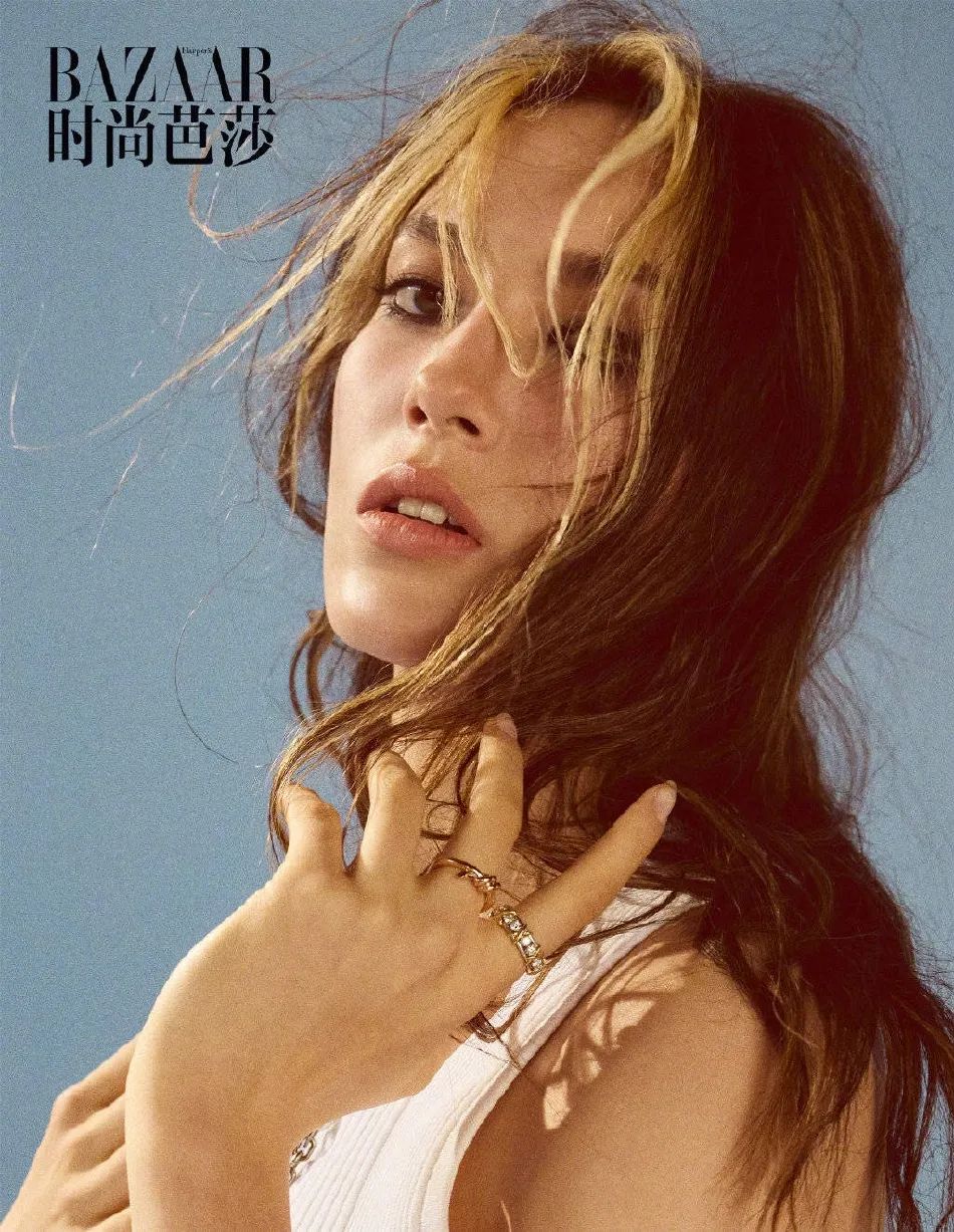 谷爱凌身穿吊带皮衣大秀魔鬼身材！混血美女太性感火辣