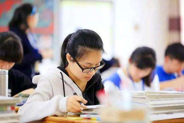 “處級公務員”退休工資有多少？工齡達到40年，有希望拿這個數