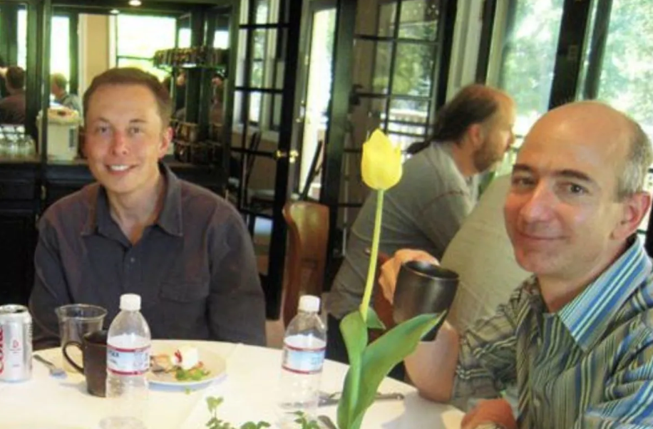 马斯克冷白皮大肚腩辣眼睛！嘲比尔盖茨身材不好的他，原来是垫底