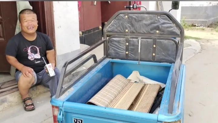 小矮人祈求大衣哥把女儿嫁给自己，被拒绝后耍无赖，大家评评理