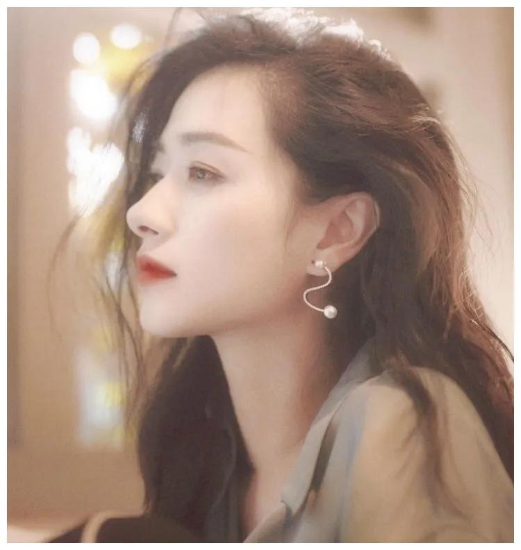 我不允许你们还没有看过万茜的长发造型，简直太美了