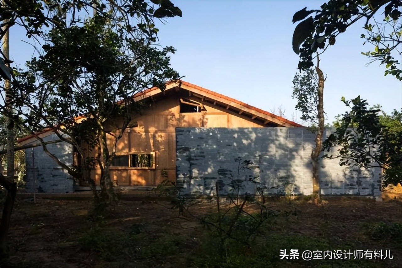 他退休后离开城市，找一处村落建栋漂亮房子养老，一家人回归田园