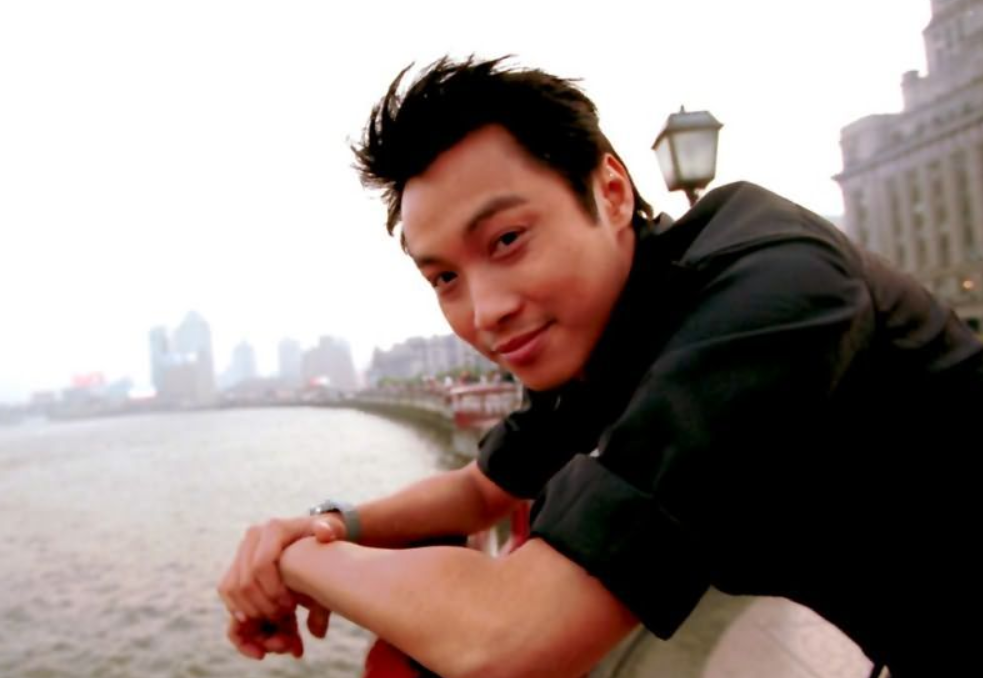 谭耀文老婆Fiona，嫁演员恩爱18年，婚后儿女双全，幸福不已