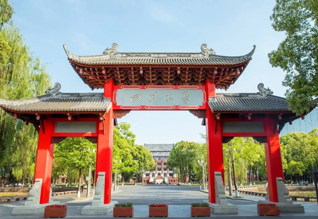 中国“百强大学”最新排行榜，浙江大学挤进前3，武大表现出色