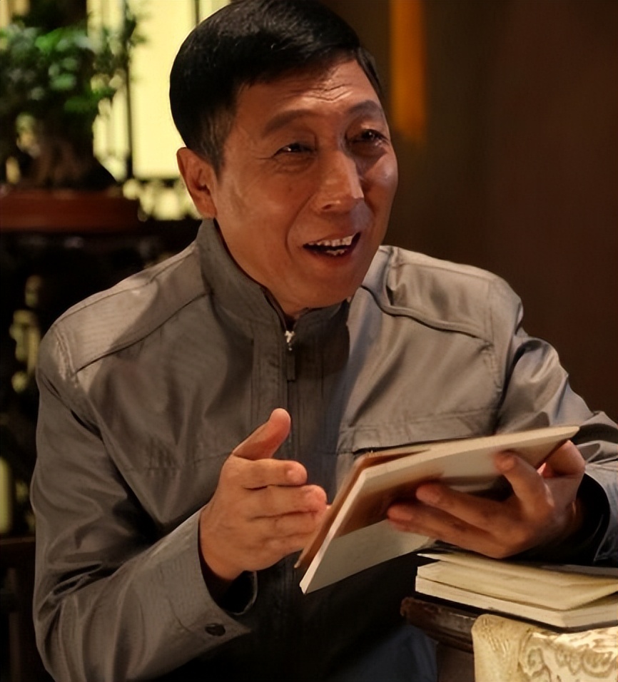 “爸爸专业户”韩童生：放弃铁饭碗当演员，与妻子恩爱多年很幸福