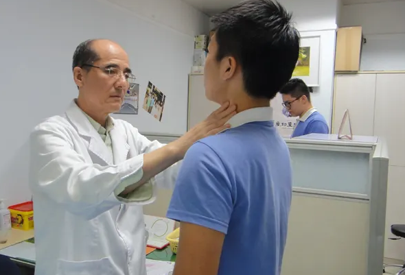 高考体检真的要“一丝不挂”吗？关键看这3点要求，学生：羞涩