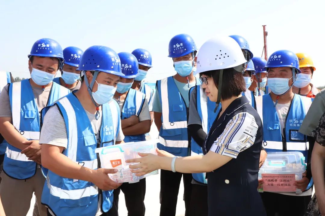 渭南市中心医院领导慰问第六医院建设项目施工一线人员