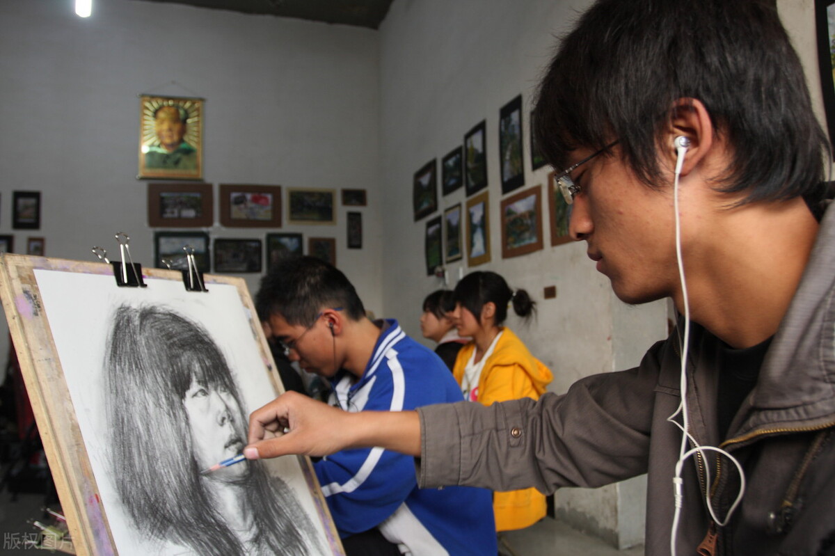 南昌美术培训画室哪家好？南昌白塔岭美术培训强、成绩好