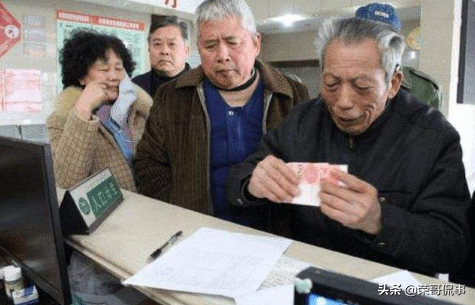 按最低標準交15年社保，退休后夠生活嗎？不同地區是關鍵