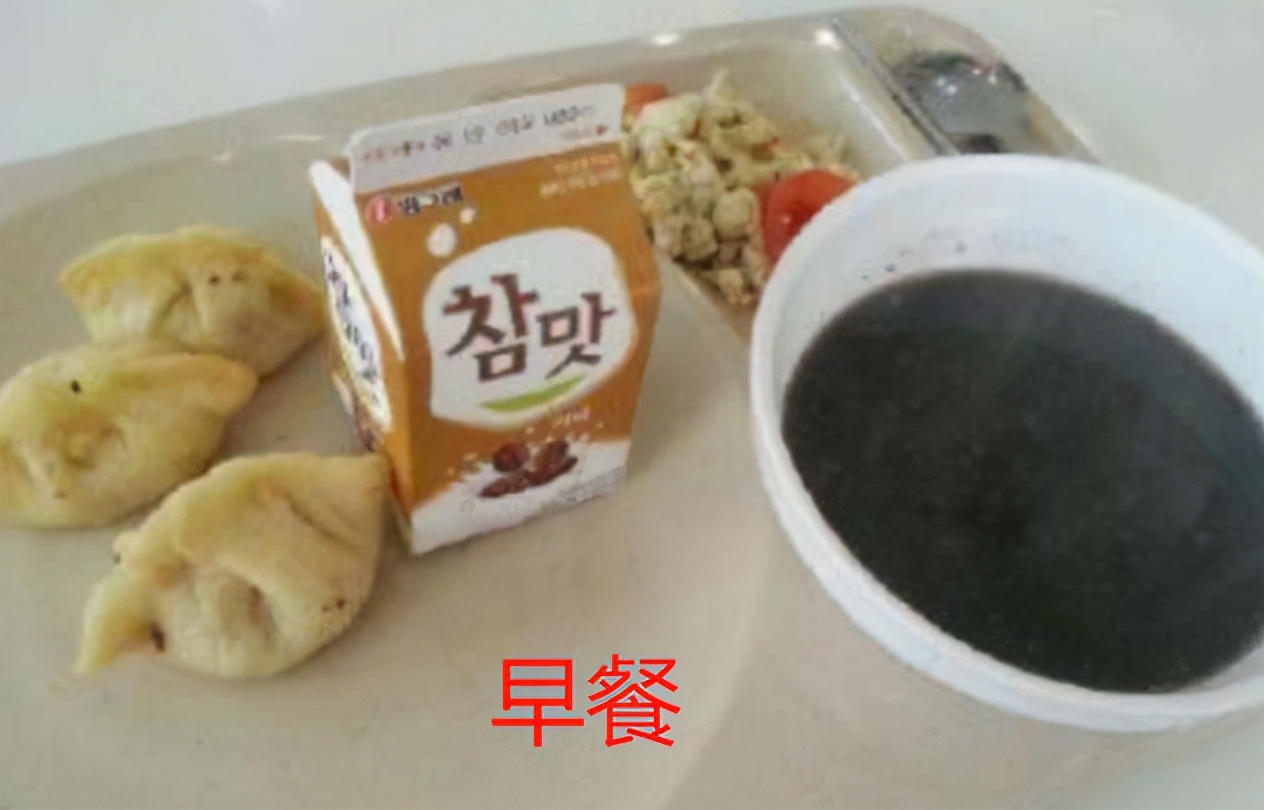 在韩留学生分享食堂饭菜，家长看后不淡定了，韩剧都是骗人的吗