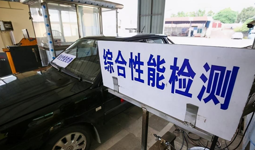 女司机逾期未检车被拦，一句话让交警破防，小车不是五年一检吗？