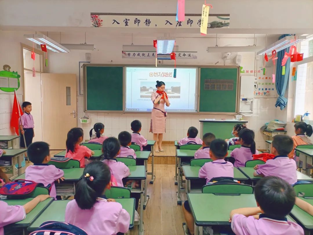 四川天府新区新兴小学举行2022年第一批新队员入队仪式