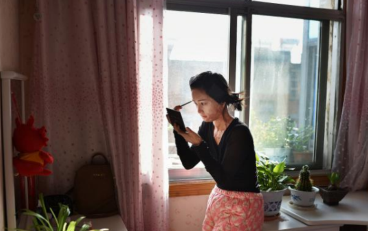 10年前，为了爱情不择手段的官二代，当街泼汽油报复16岁少女周岩