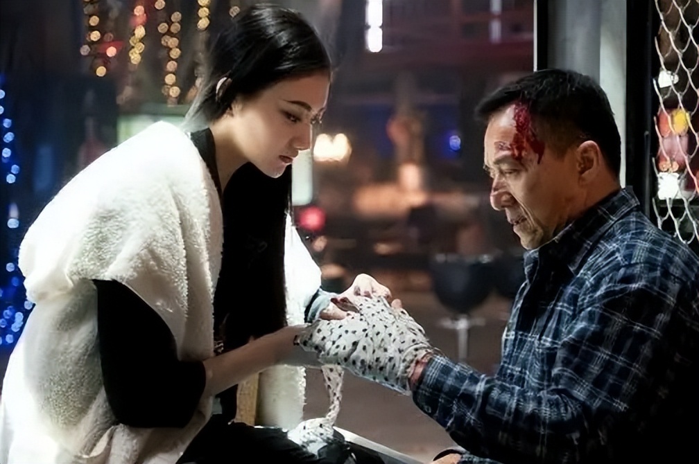 北景甜南奕欢：一个资源拿到手软，一个沉沦网大，今差距一目了然