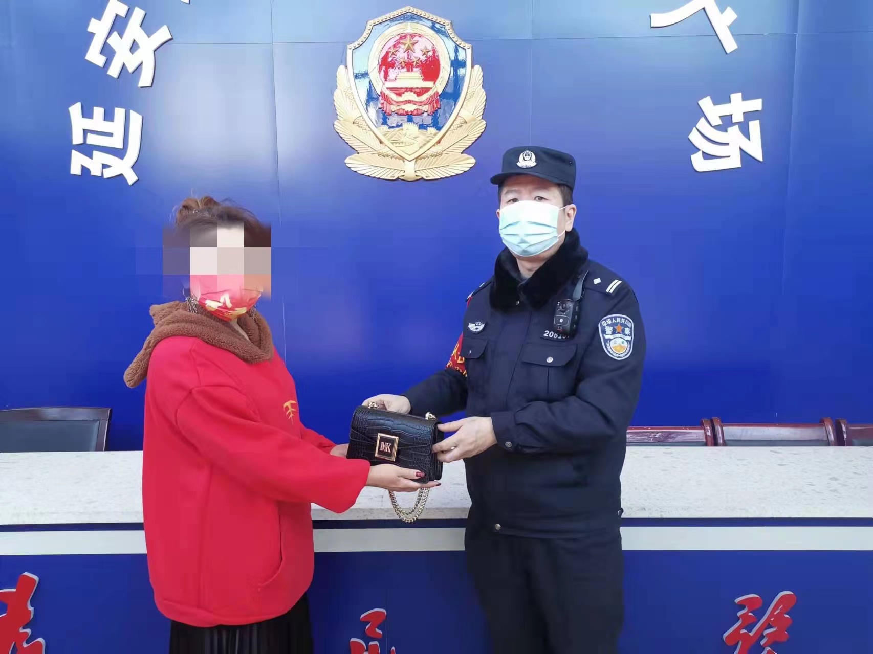 延安铁警护航春运 帮助旅客找回遗失财物