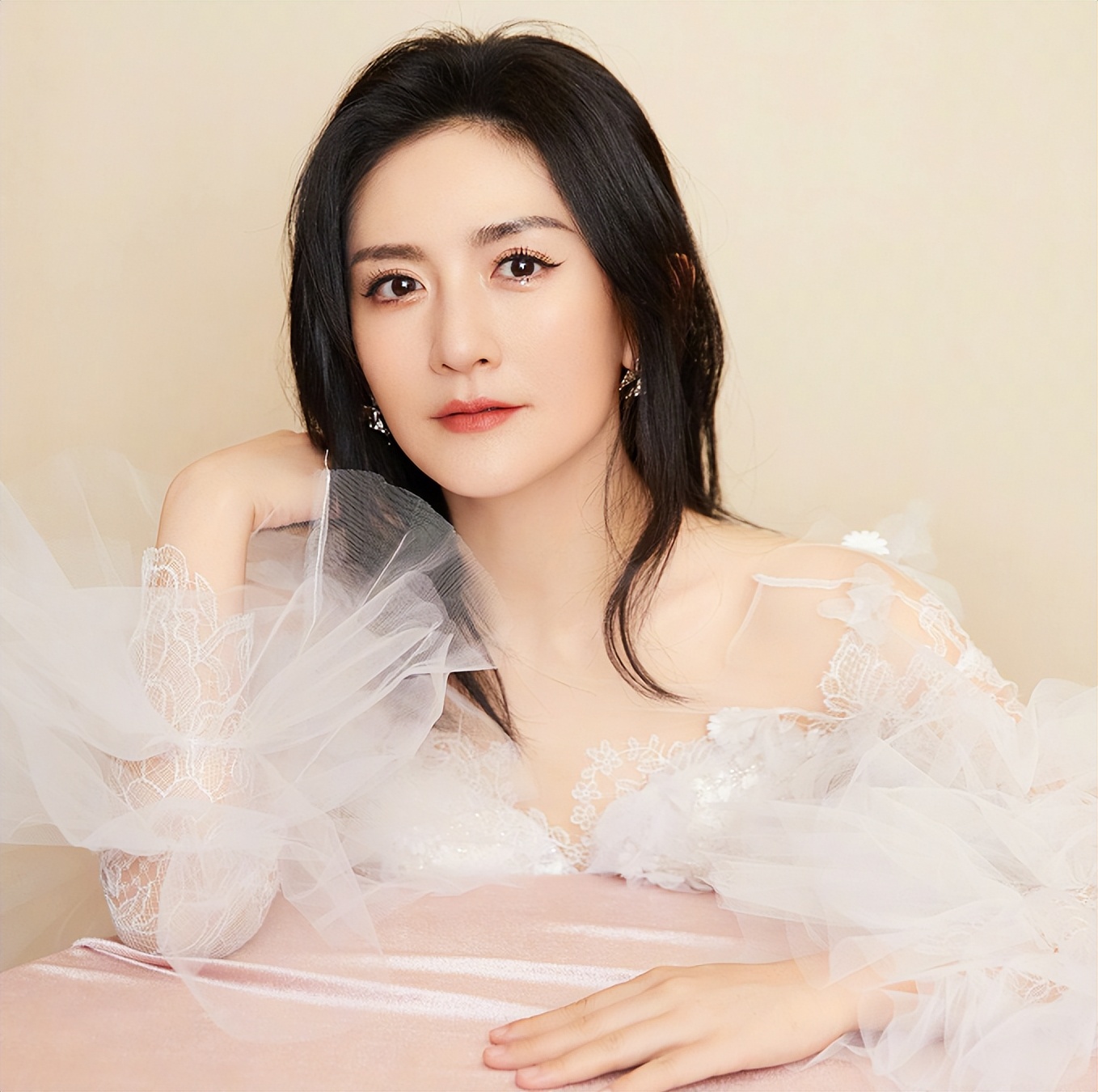 谢娜又出新书《娜就出发吧》，公开女儿百日宴，一本59元不便宜