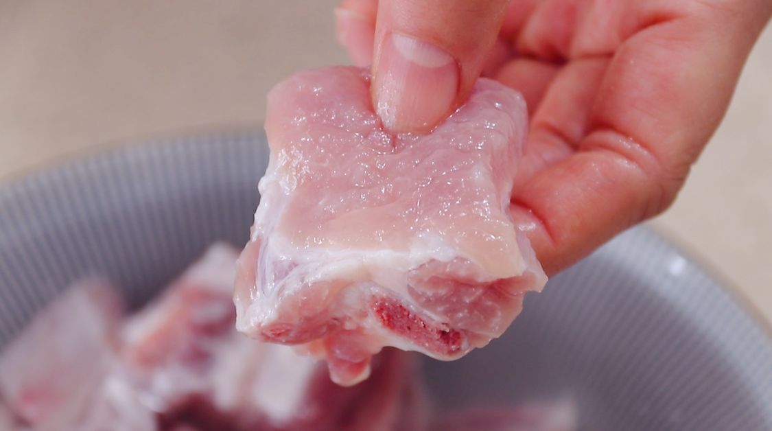 排骨又出新做法了，往里面淋1个鸡蛋，外酥里嫩，及早了解