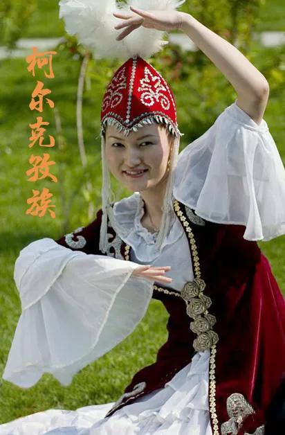 大部分人对少数民族服饰的印象,都来自于电影电视节目,其中的精致设计