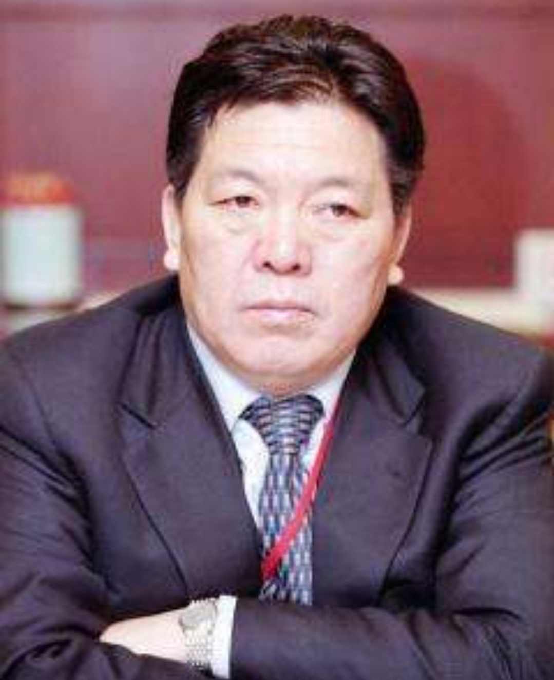 恰巧,这一年,冯引亮诸事不顺,前有断电,后又被查出偷税漏税.