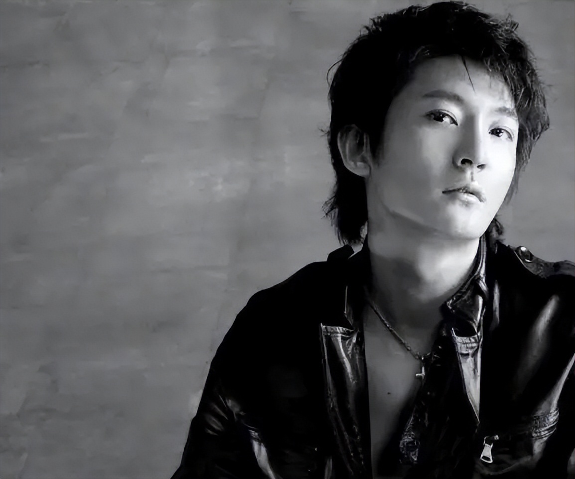 演艺圈5对“莫逆之交”，互当“损友”19年，拍结婚照也带在身边