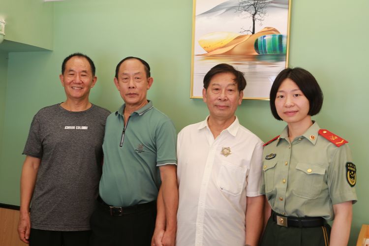 几载铁兵集蓉城，一朵绿花续军魂。 美篇制作：张淑芬