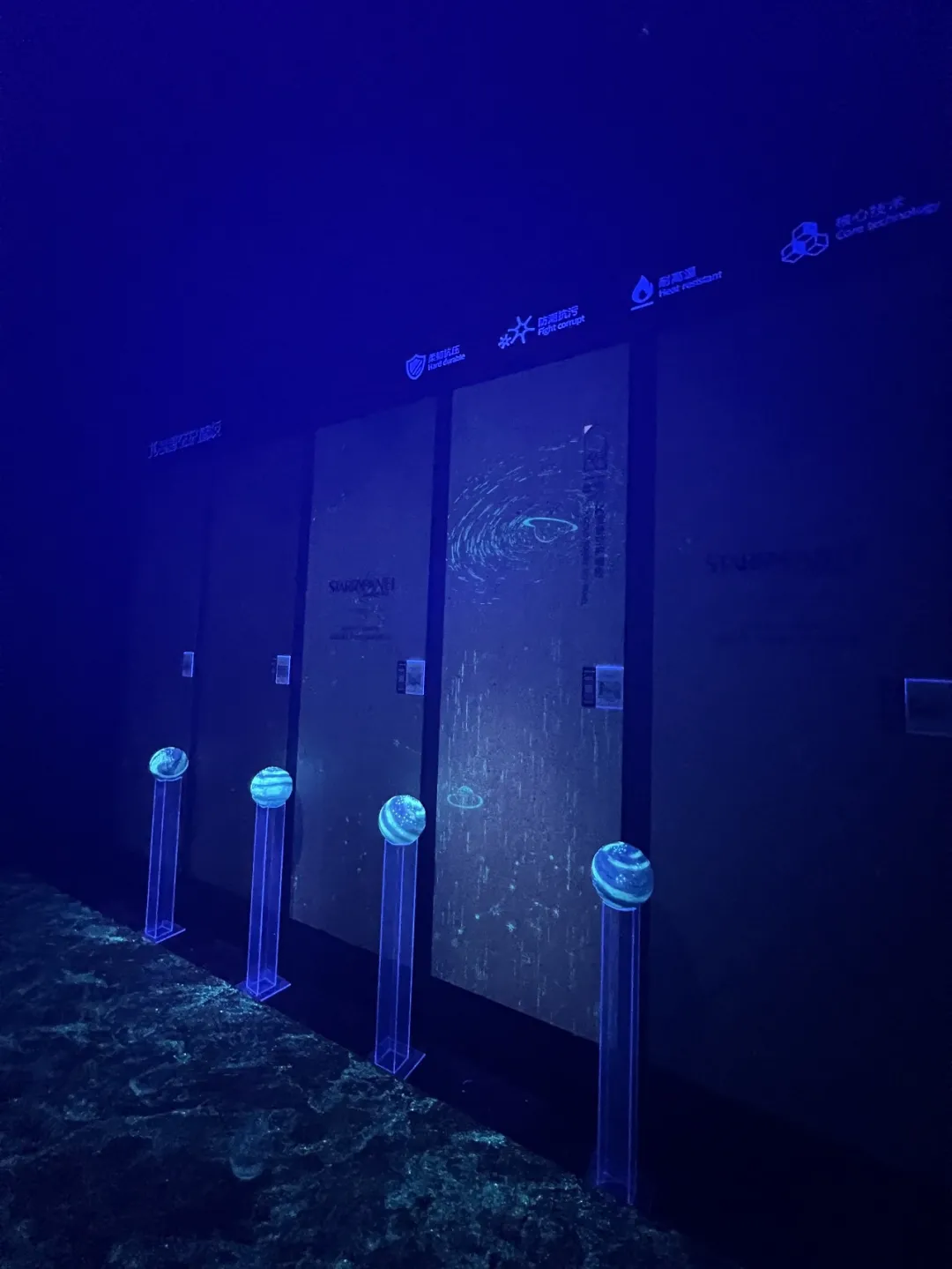 广州设计周打卡TOP1的绝美「金丝玉玛星空主题馆」,大场面超震撼 广州设计周打卡TOP1的绝美「金丝玉玛星空主题馆」,大场面超震撼