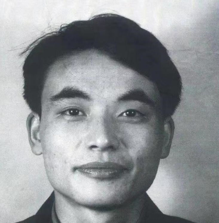 1999年，山东小伙以1敌7身中27刀牺牲，死后身上血衣成一级文物