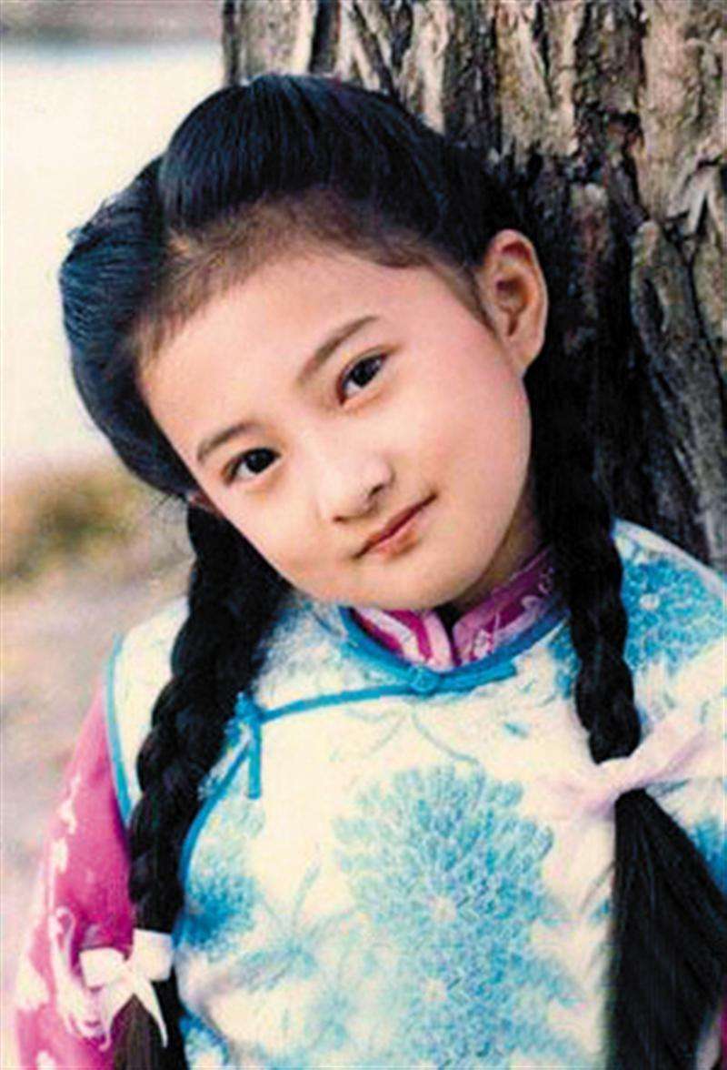 过气女明星窘况：街头卖唱、破产、卑微求工作，风光不再