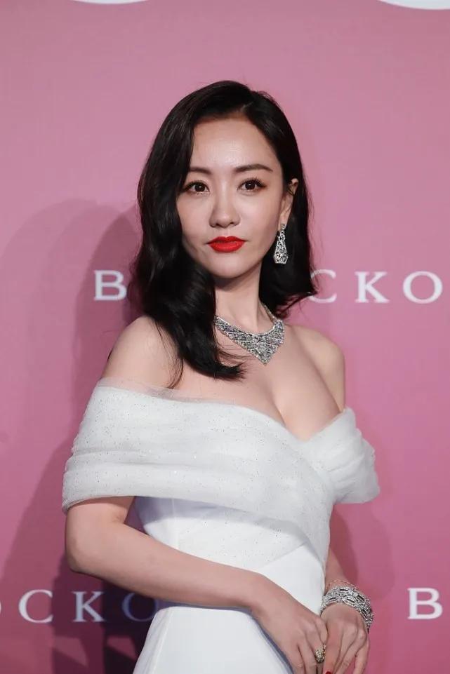 杨蓉曼妙美照
