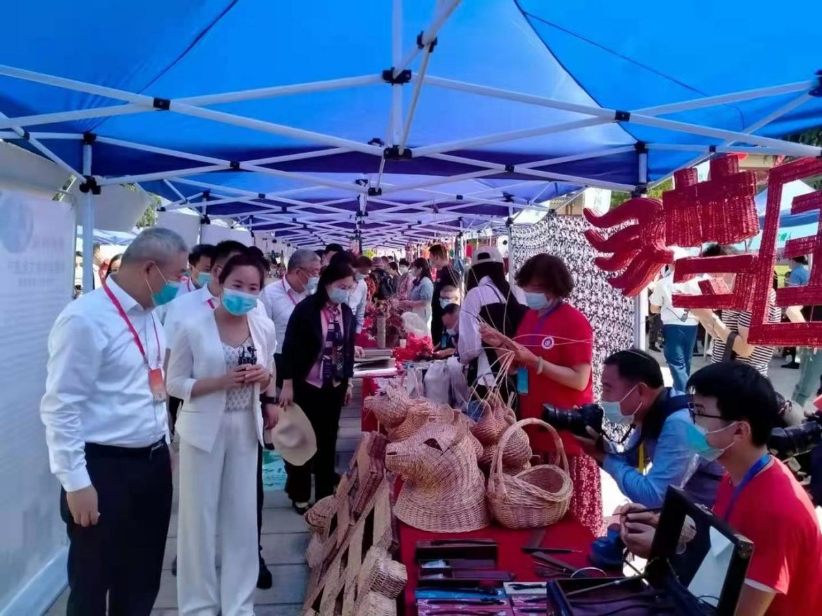奋斗百年路 启航新征程——中国艺术传承人物杜培兰