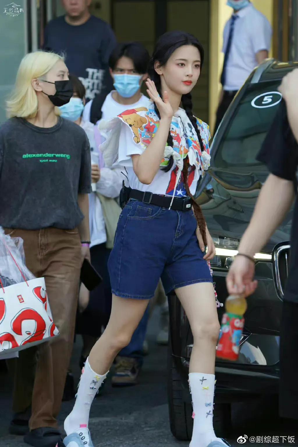 综艺《极限挑战》横店路透之杨超越小姐姐