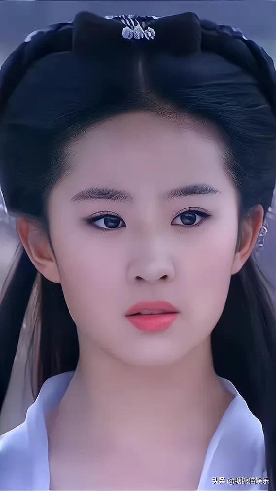当李若彤遇到刘亦菲时，两大女神，谁的小龙女更美一筹？