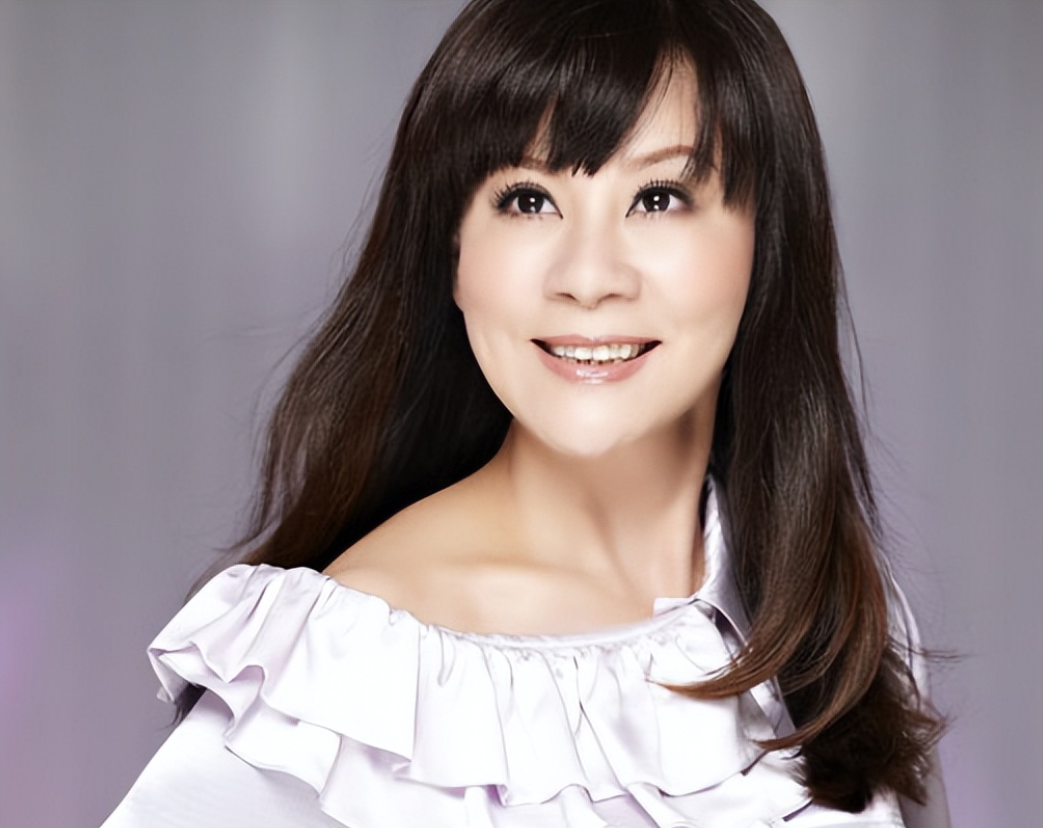 歌手龙千玉：爱女和父亲接连离世，儿子车祸，她的生活现状怎样？