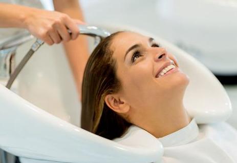 女性经期洗头，不仅伤身还会致癌？老实说：不建议做的是这3件事