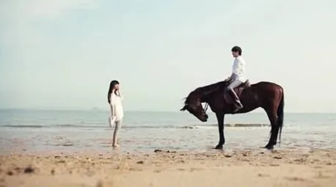 春晓：凭《奋斗》走红，和彭坦闪婚，结婚13年零绯闻