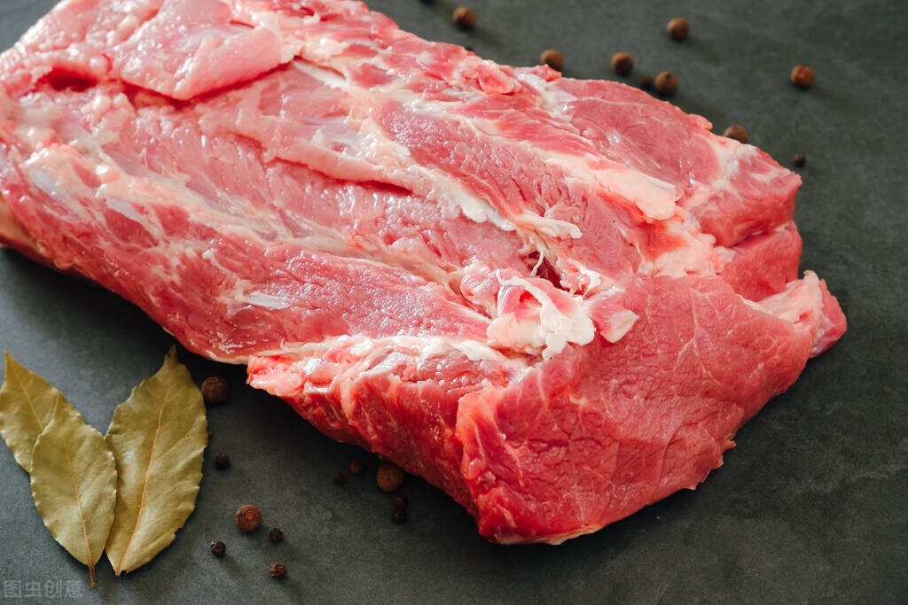 大里脊肉位于猪背脊中央的部位,油脂偏少,肉质有弹性,肉块完整,想要