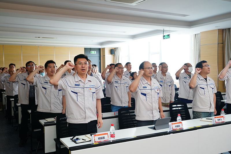 楊振國：響鼓重錘銳出戰(zhàn)，追夢路上不停步