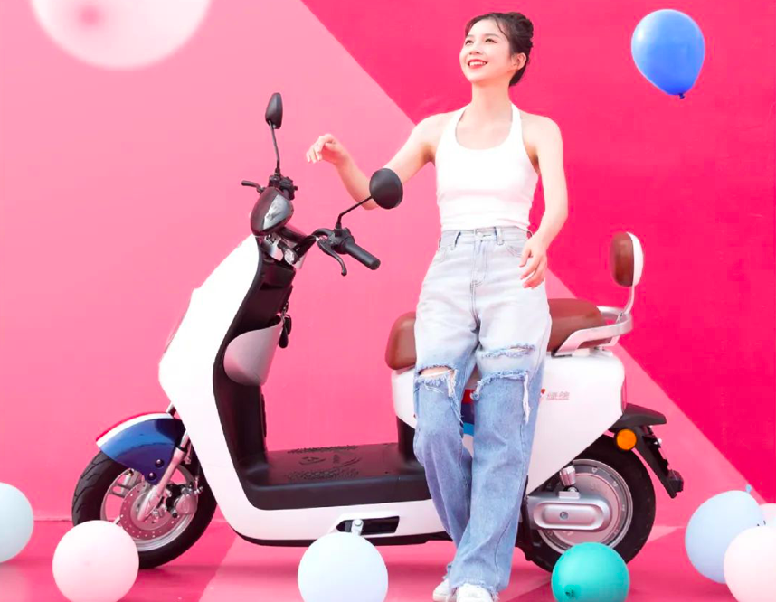 绿佳发布新一代电动车Veel，全新色彩时尚搭配，主打90、00后市场