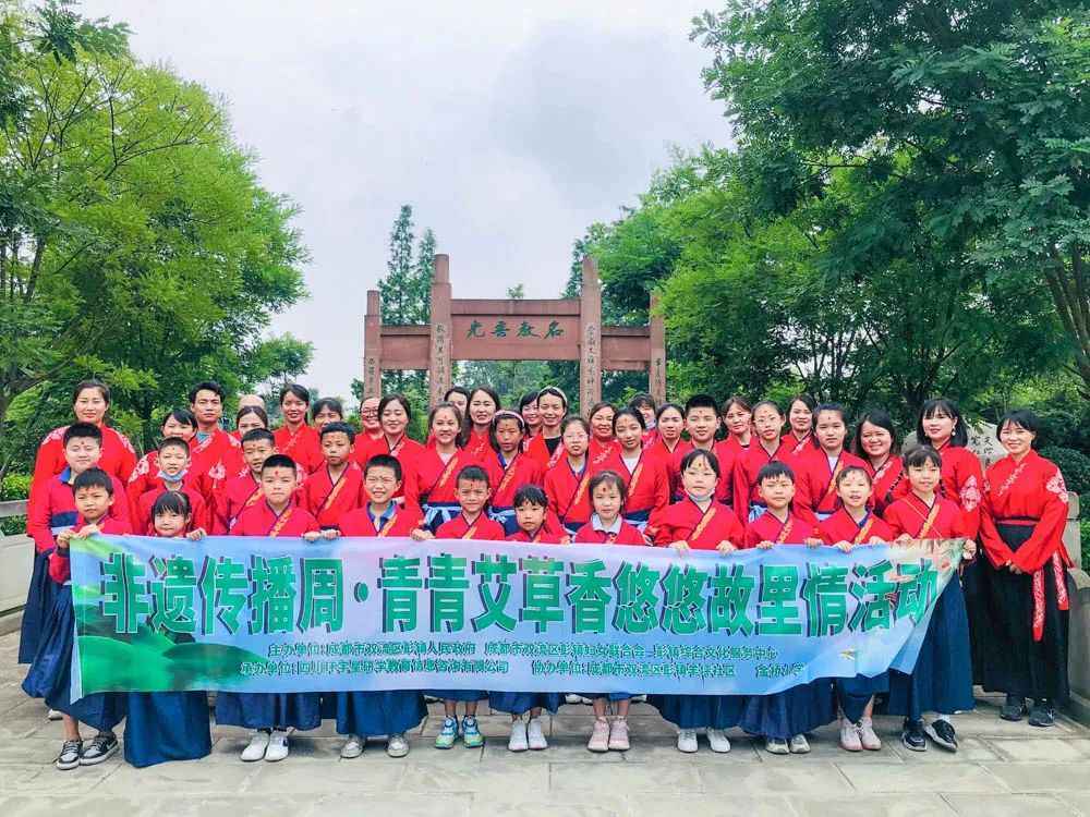 金桥小学参加“非遗传播周·青青艾草香悠悠故里情”主题活动