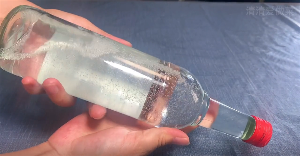 怎樣鑒別優劣白酒？教你4個“小動作”，好壞一看就知道，真實用