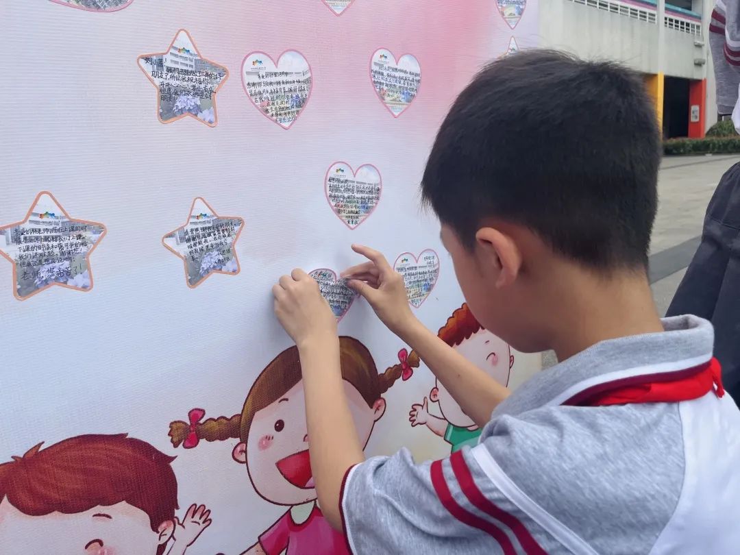 西航港小学举办“悦纳自我，让心灵充满阳光”5.25心理健康节活动