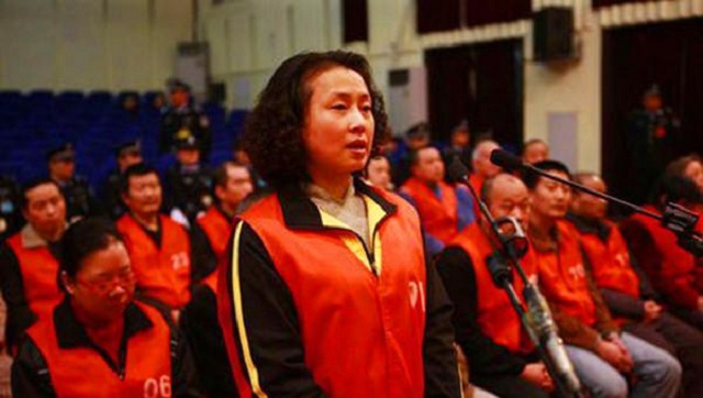 重庆最牛女黑老大，靠漂亮脸蛋盘踞重庆15年为害一方，手段残忍