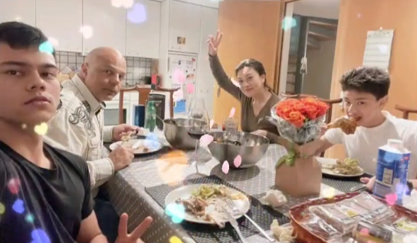 57��ʷ���븻���Ϲ����кȾƣ����Ͻ�������ˣ���Ѫ���ӳ���̫˧