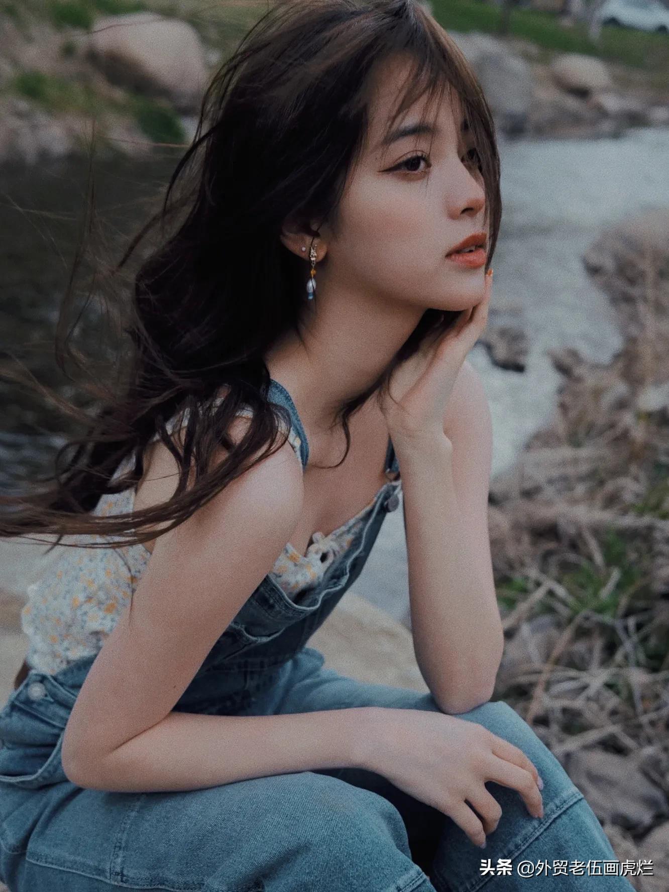 欧阳娜娜，四小花旦，虽然没有什么代表作，但音乐素养不错