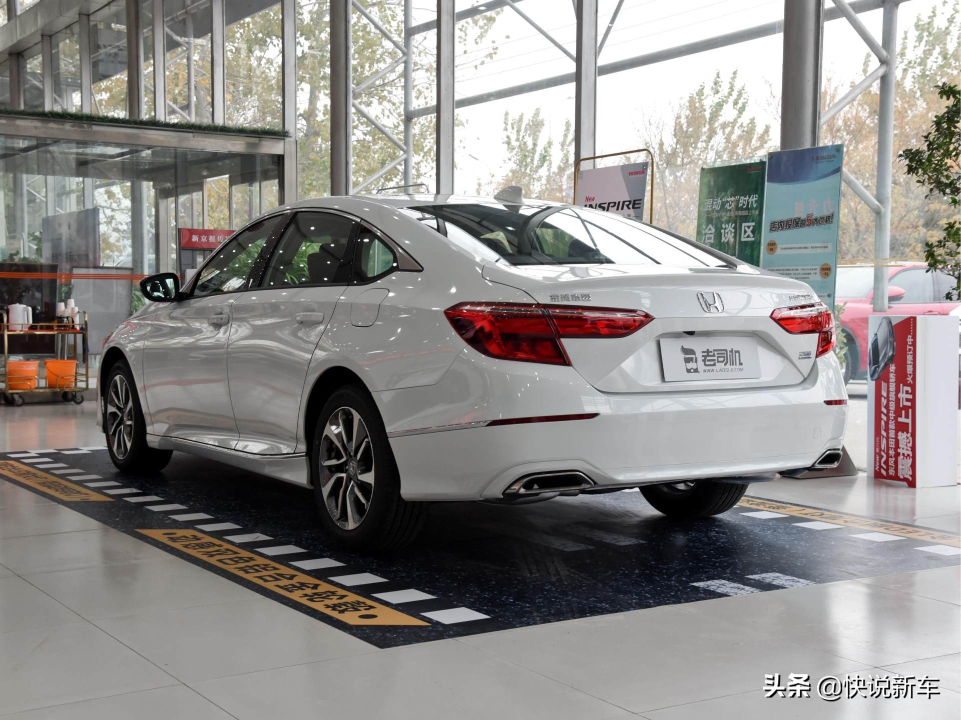 日本合资中型车，18万起步，油电混动，实拍INSPIRE