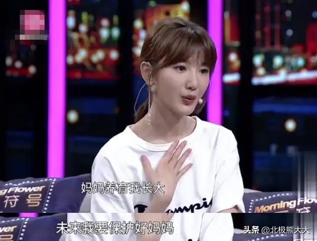 毛晓彤：曾被父亲抛弃扔进垃圾桶，成名后父亲向她要5000万赡养费