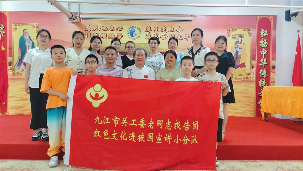 梅楚安公益书法授课弘扬传统文化