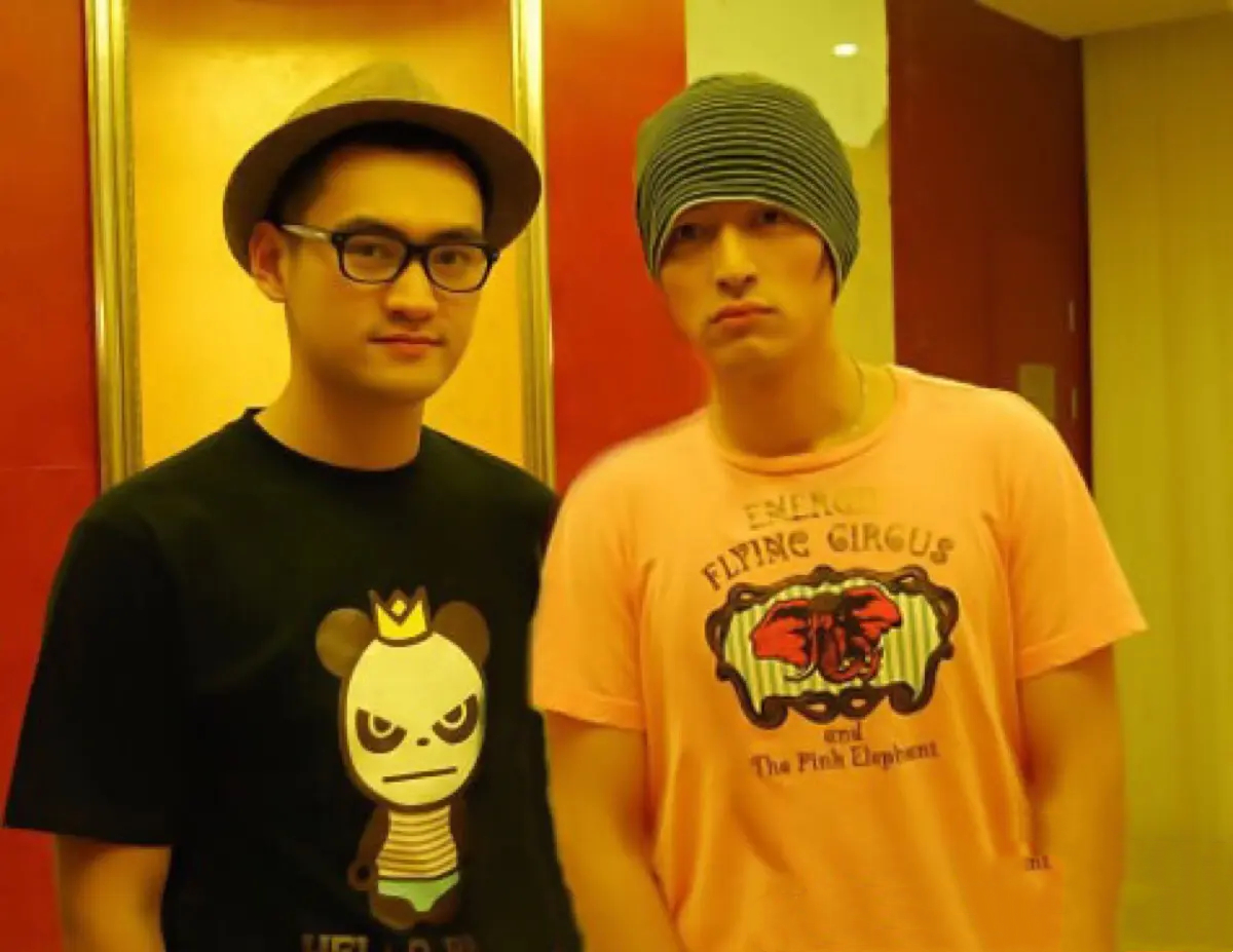 演艺圈5对“莫逆之交”，互当“损友”19年，拍结婚照也带在身边